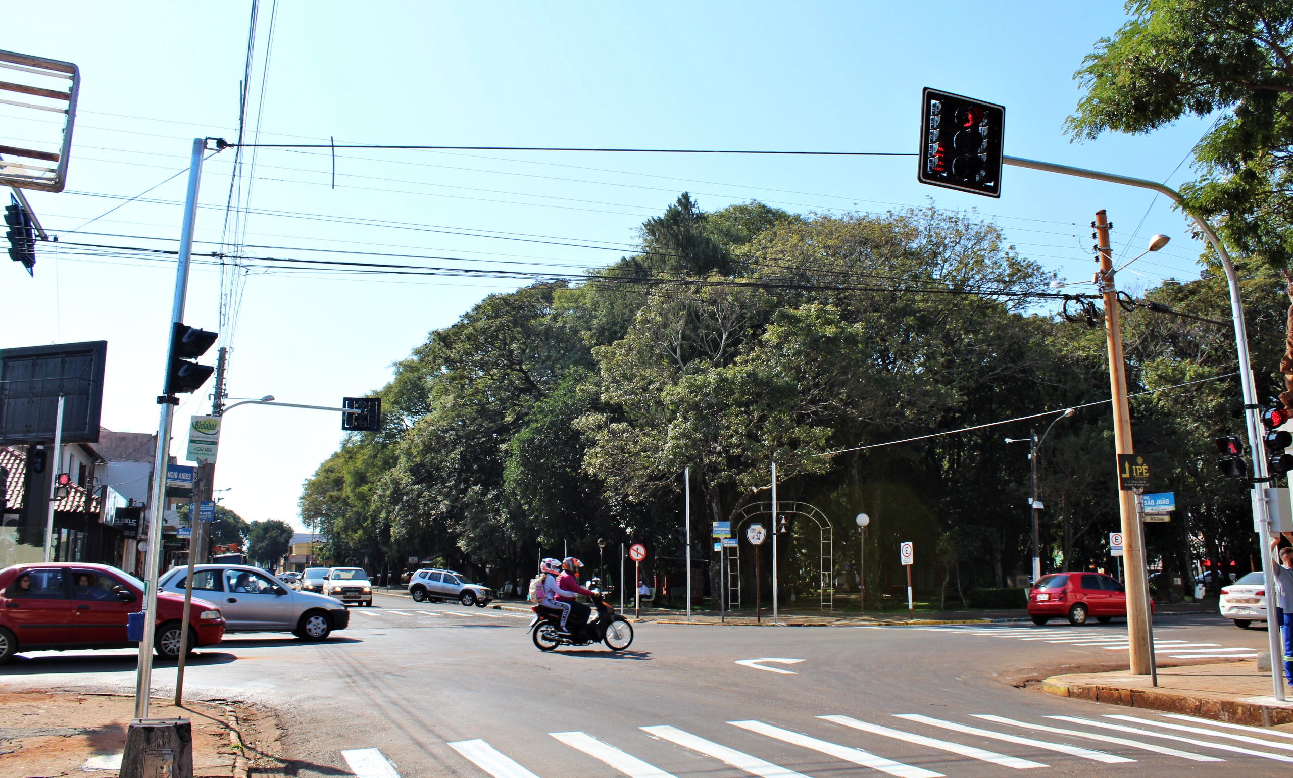 Motoristas e pedestres devem ficar atentos ao funcionamento dos novos semáforos no cruzamento das ruas Venâncio Aires e São João